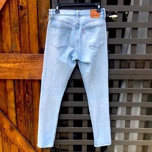 Button 501s - skinny Levi’s no holes or stains